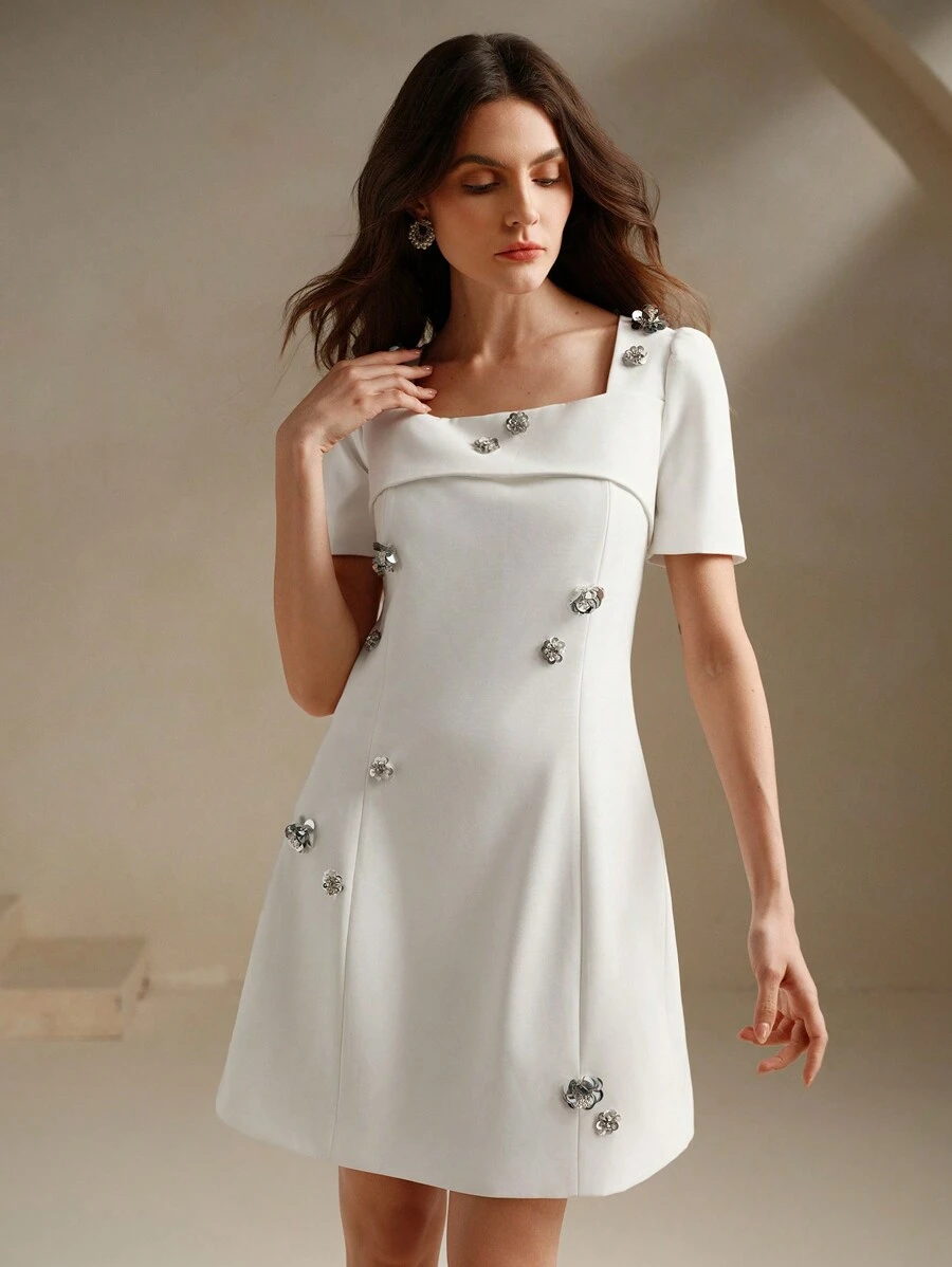 Anewsta 女式韩版优雅花卉装饰方领吊带裙，凸显身材，闪耀夺目 - 白色 - 查看 1