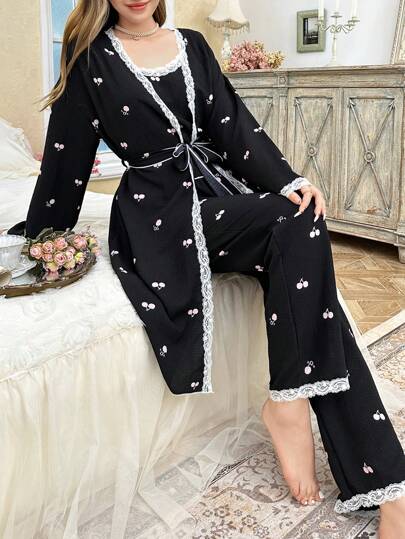 CottageSlumber 3件套女士撞色蕾丝边樱桃印花睡衣套装，含睡袍，假日季，繁花似锦，秋冬舒适优雅细节