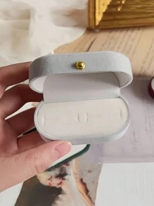 1pc Luxe Plush Velvet Ring Bearer Box With Magnetic Closure Elegant Oval Wedding Ring Holder For Proposal, Engagement & Vow Ceremonies Extra-Wide Slot Fits Double Rings, Earrings, Pendants Premium Jewelry Display Case & Gift Storage Organizer - Perfect For Valentine's, Anniversary, Bridal Shower