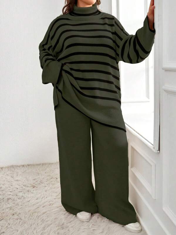 RueChic Damen Große Größen Set aus gestreiftem Sweater mit hohem Kragen und Fledermausärmeln sowie einfarbiger Hose, für den Winter