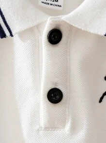 SHEIN Playful Pals 男嬰白色POLO領短袖T恤 刺繡圖案 夏季休閒T恤 職業日返校上衣 2顆鈕扣 時尚設計 - 白色 - 查看 6