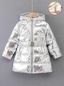 SHEIN Abrigo acolchado con capucha y cinturón, de longitud media, con acabado brillante de patente para niñas