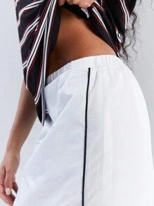 Athîral Women Solid Color Minimalist Fashion Casual Daily Skirt - Black and White - View 7