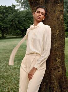 MOTF PREMIUM ÁO BLOUSE NHẸ CỔ THẮT CHUẨN CÓ KẾT CẤU - Màu be - Xem 11