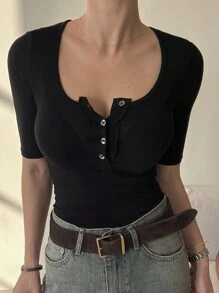 DAZY 女士纯色修身短袖短款 T 恤，黑色，春夏