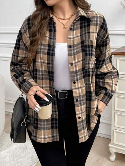 SHEIN LUNE Camisa casual de manga larga con botones delanteros, bolsillo parche y estampado a cuadros, para mujeres talla grande, para Acción de Gracias y Año Nuevo