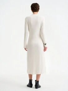 SHEIN LUNE Đầm len dài tay cài nút phía trước màu trơn cho nữ - Màu be - Xem 2