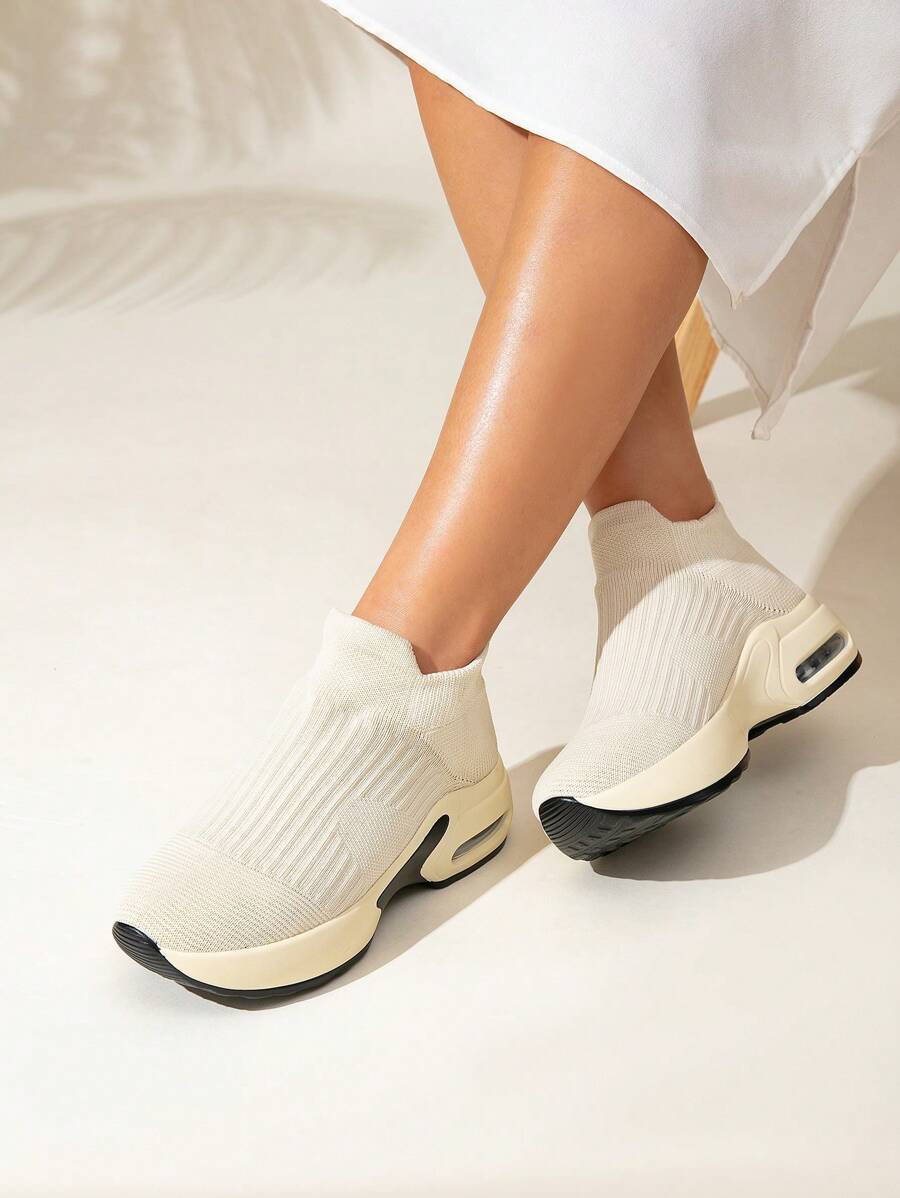 CUCCOO BASICS Nouvelle arrivée Chaussures de marche légères et respirantes pour femmes à enfiler avec semelle à coussin d'air. Chaussures de sport polyvalentes et tendance. Chaussures décontractées pour Noël, l'automne, le Nouvel An, la Saint-Valentin, en blanc