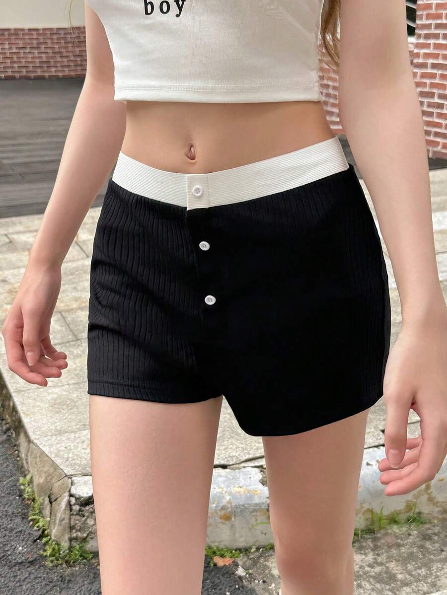 Jouncy Women's Contrast Color Simple Casual Button Decorated Shorts - Black - View 1