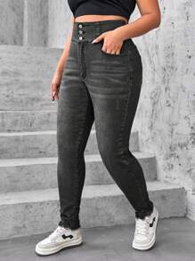 SHEIN Essnce Jeans casuales de talla grande de unicolor con botones frontales y bolsillo, de corte entallado