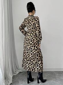 SHEIN Essnce 新年女式豹纹连衣裙，豹纹裹身侧褶长袖女式连衣裙，情人节连衣裙 - 彩色 - 查看 3