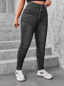 SHEIN Essnce Jeans casuales de talla grande de unicolor con botones frontales y bolsillo, de corte entallado