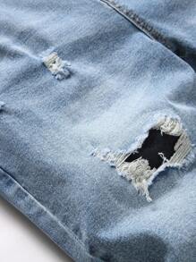 Manfinity EMRG Men's Front Button Pocket Distressed Casual Denim Shorts