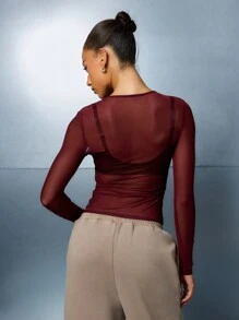 SUMWON WOMEN 透明网眼长袖短款上衣，搭配多层背心内搭，完美秋季时尚单品