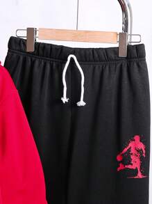 SHEIN 2 件套青少年男童休闲篮球运动员图案印花红色连帽衫和黑色抽绳裤套装，保暖内衬，适合秋季、冬季、运动、学校、日常穿着 - 紅色 - 查看 6