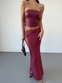 Aloruh Elegant Black Skinny Vintage Low Waist Mini Skirt & Casual Tube Top Matching Set, For Going Out, Dating, Vacation