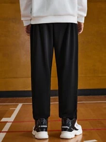 Sport MetroGents Herren Hose mit Buchstaben-Muster, Vordertasche und Bindeband, lässiger Sportstil, minimalistisches Design
