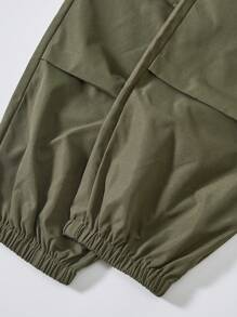 SHEIN Explorewe Conjunto de 2 piezas para niña preadolescente con blusa de manga corta y cuello redondo con estampado, y pantalones largos - Verde militar - Ver 5