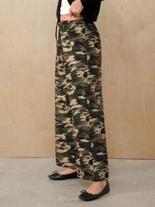 SHEIN EZwear Pantalones largos rectos con estampado de camuflaje holgados de estilo casual callejero para verano