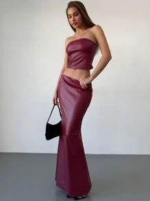 Aloruh Elegant Black Skinny Vintage Low Waist Mini Skirt & Casual Tube Top Matching Set, For Going Out, Dating, Vacation