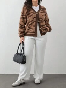 Aveloria Plus Size Minimalist Classic French Leopard Print Color Block V-Neck Button Up Cardigan Sweater For Women, Winter