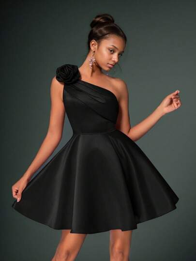 SHEIN Girlism Vestido corto de fiesta elegante para adolescentes con hombros descubiertos, acento floral 3D, bajo asimétrico y volante en la cintura en unicolor