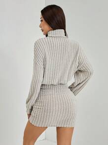 SHEIN PETITE 高领落肩褶饰紧身连衣裙 - 杏色 - 查看 2