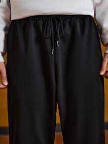 Sport MetroGents Herren Hose mit Buchstaben-Muster, Vordertasche und Bindeband, lässiger Sportstil, minimalistisches Design