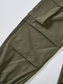 SHEIN Explorewe Conjunto de 2 piezas para niña preadolescente con blusa de manga corta y cuello redondo con estampado, y pantalones largos - Verde militar - Ver 4