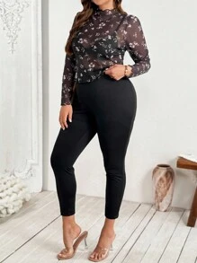 SHEIN VCAY Plus Size 2pcs Set: Floral Print Top And Slim Fit Pants - Black - View 4