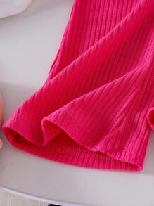 2 件套年轻女孩休闲日常套装，包括带有紫红色蝴蝶结刺绣的毛绒上衣和喇叭裤，适合秋冬季