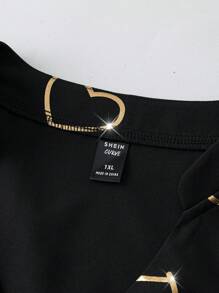 SHEIN Clasi 大码女士优雅情人节心形印花金属中袖前开领休闲连衣裙。宽松整体剪裁，穿着舒适，适合新年、音乐节、情人节、感恩节、圣诞节、万圣节、复活节、狂欢节和其他场合，如休闲聚会、海滩度假、公园野餐、日常通勤、购物等。柔软的面料材质，风格独特，性价比高 - 黑色 - 查看 8