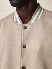 SUMWON 优质绒面革运动夹克经典字母棒球风格飞行员夹克学院运动绗缝春秋季街头风外套 - 卡其色 - 查看 5