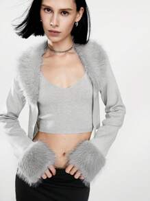 SHEIN Unity Bộ 2 món dành cho nữ: Áo len cardigan ngắn cổ lông màu xám gợi cảm dự tiệc & áo hai dây ngắn cổ chữ V đa năng, phù hợp cho mùa thu/đông - Màu Xám nhạt - Xem 5