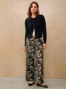 SHEIN EZwear Pantalones largos rectos con estampado de camuflaje holgados de estilo casual callejero para verano