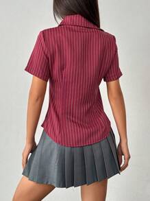 Flirla 女士条纹印花前扣短袖衬衫，夏季新年衣服女士衬衫，短袖上衣 - 紅色 - 查看 2