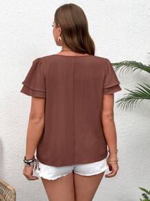 SHEIN VCAY 大码荷叶边 V 领短袖度假衬衫 - 棕色 - 查看 2