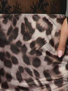 MISSGUIDED 豹紋緞面貼身長版晚宴長裙 流暢動物圖案直筒裙 拖地長度 婚禮賓客穿搭 - 彩色 - 查看 4