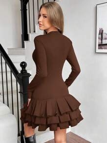 SHEIN Essnce Vestido casual y elegante para dama de unicolor, con dobladillo fruncido, ajuste ceñido y mini falda. Vestido de farol de burbuja, con dobladillo de capullo de flor, volantes, atuendo de cumpleaños, vestido de fiesta de Navidad, vestido de Año Nuevo, vestido de vacaciones
