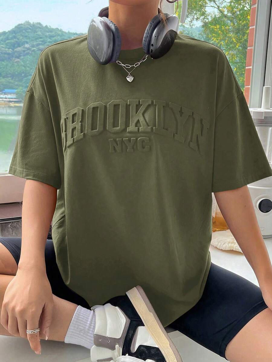 SHEIN EZwear 夏季上衣 粉色纯色字母压花落肩 T 恤 - 軍綠色 - 查看 1