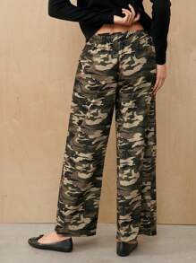 SHEIN EZwear Pantalones largos rectos con estampado de camuflaje holgados de estilo casual callejero para verano
