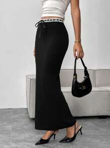 SHEIN Essnce Falda larga entallada de corte sirena de color negro con bloqueo de colores, cinturilla de encaje, estilo casual de moda de los 90, para salir, ideal para otoño y primavera, ropa de mujer para Navidad