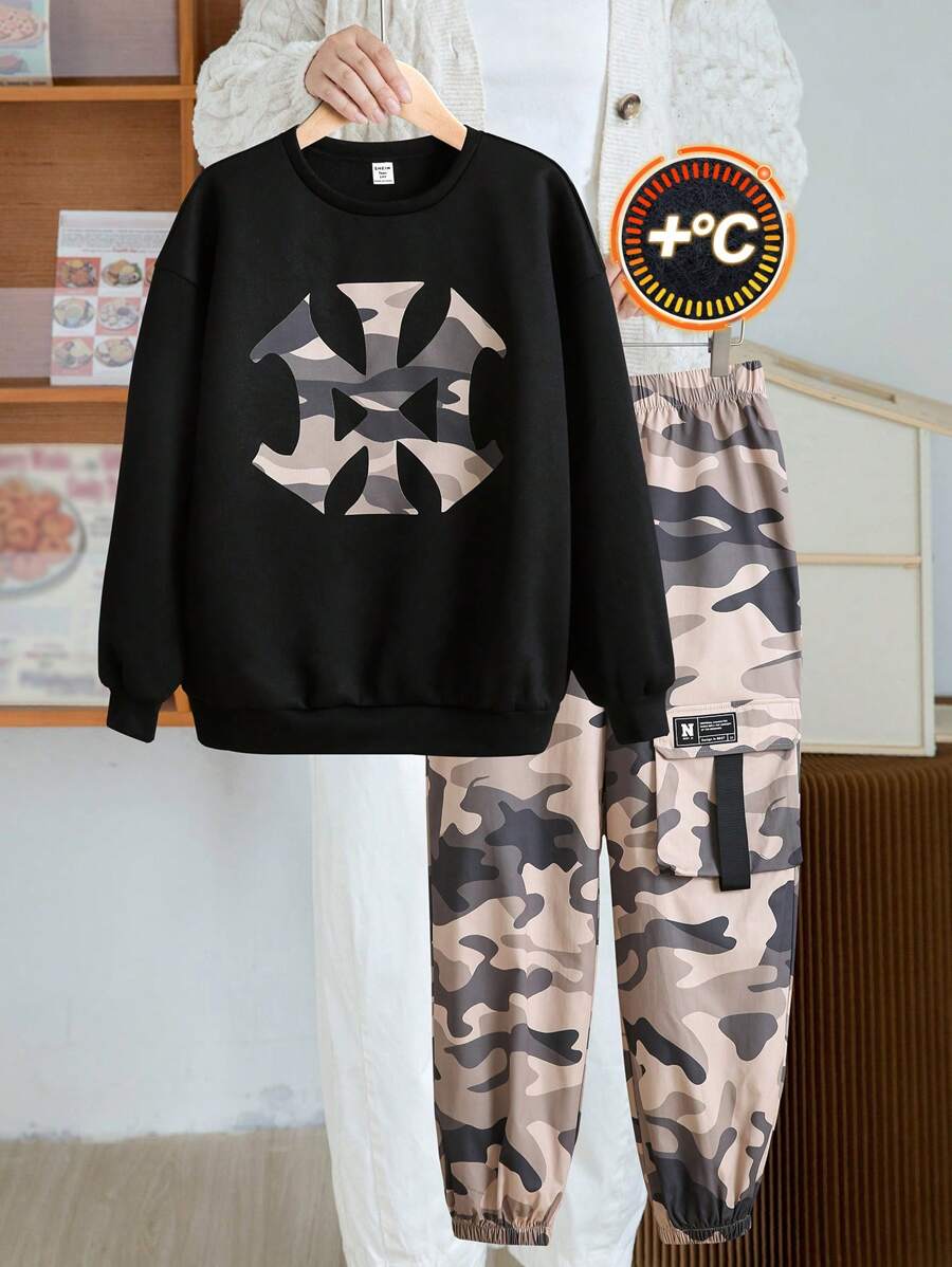 SHEIN 2 件套青少年男孩休闲黑色圆领保暖连帽衫、迷彩印花文字和工装裤运动服，适合秋冬季日常街头穿着，简约学院风格 - 彩色 - 查看 1