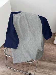 Manfinity Roghcode Men's Color Block Cat Print T-Shirt With Raglan Sleeves, Navy Blue And Light Grey - Multicolor - View 3