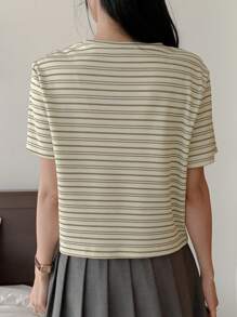 DAZY Áo thun nữ cổ tròn tay ngắn họa tiết trái tim, sọc rỗng thường ngày - Nhiều màu - Xem 5