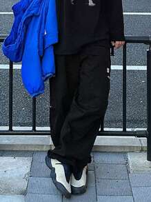 DAZY Men's Cargo Pants With Large Pockets And Patch Decoration - Black - View 4