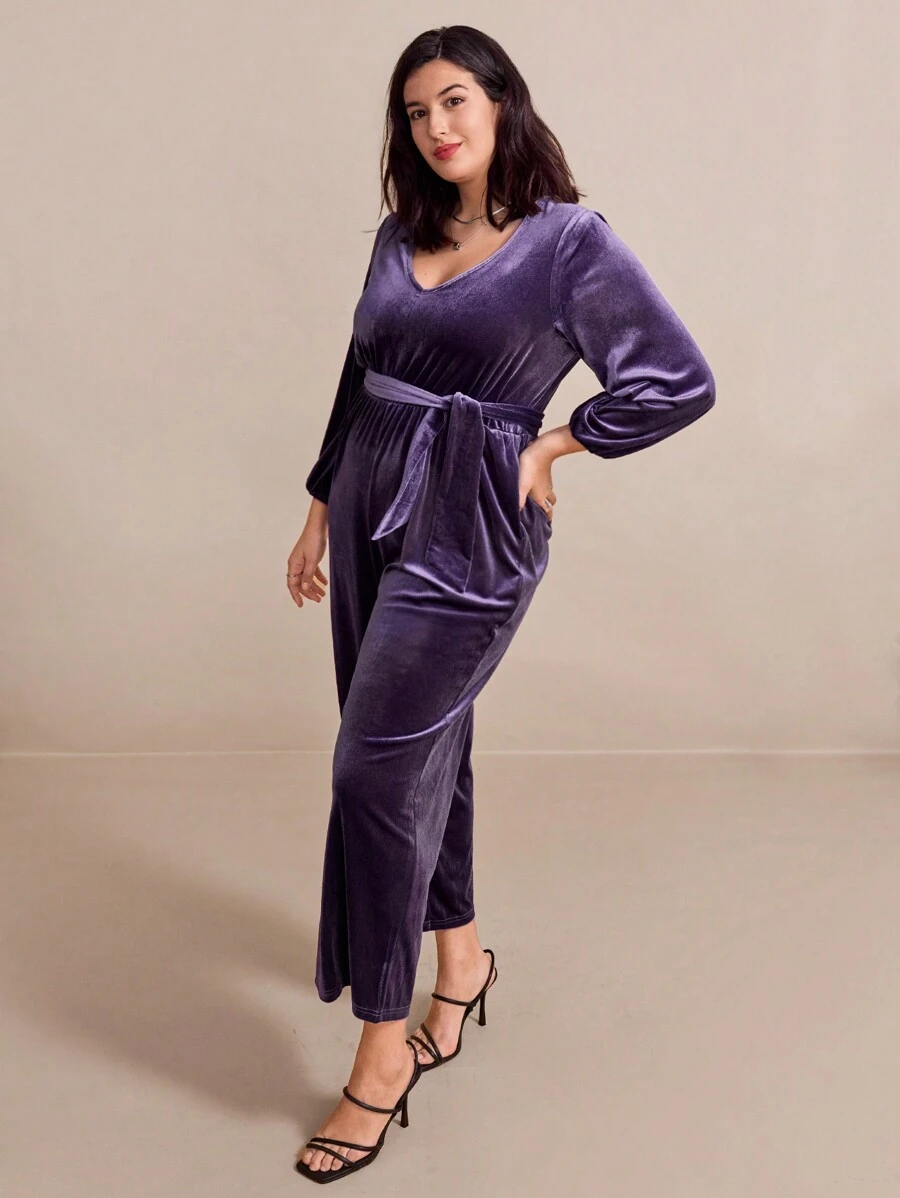 SHEIN Clasi Monos anchos con cuello en V de terciopelo, manga farol y cintura anudada para mujeres de talla grande, otoño - Morado - Ver 1