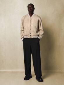 SUMWON 优质绒面革运动夹克经典字母棒球风格飞行员夹克学院运动绗缝春秋季街头风外套 - 卡其色 - 查看 4