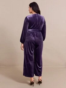 SHEIN Clasi Monos anchos con cuello en V de terciopelo, manga farol y cintura anudada para mujeres de talla grande, otoño - Morado - Ver 4
