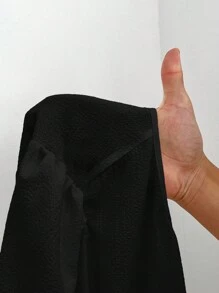 Solflare 大码复古衬衫，配蝴蝶结领、泡泡袖和腰带 - 黑色 - 查看 7